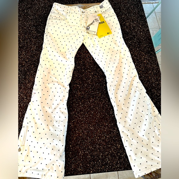 Burton Women’s Small (5) Flared Snowboarding Pants from the White Collection. - Picture 3 of 5